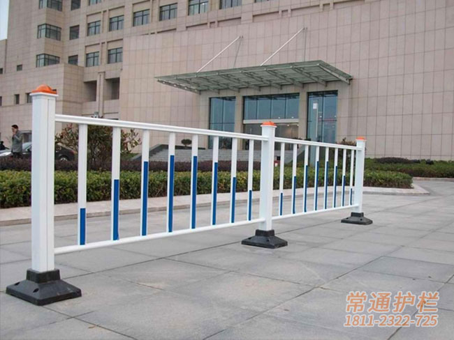 常州太阳能帽双拼立柱护栏